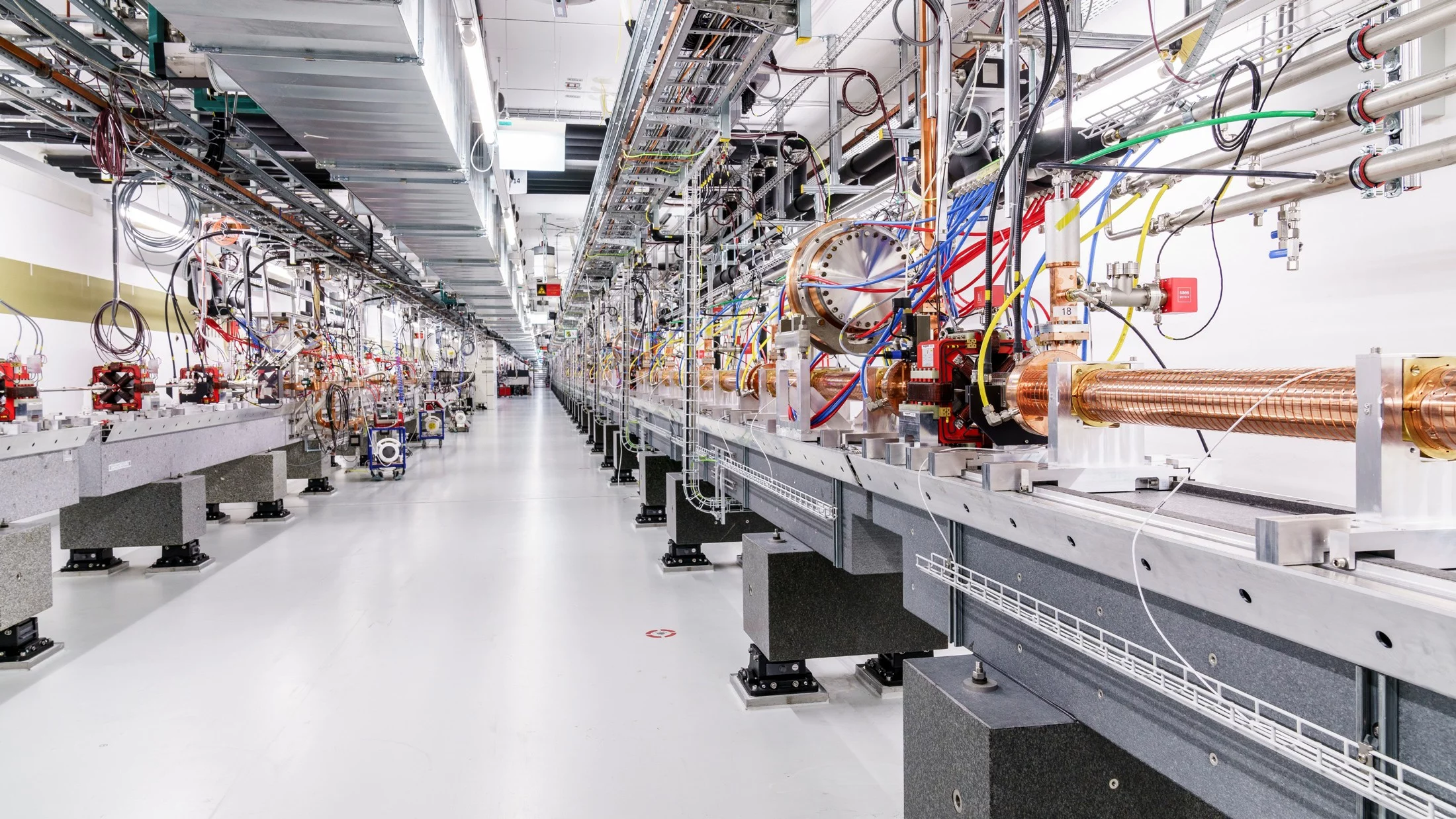 Peering into matter with ultrashort X-ray ripples