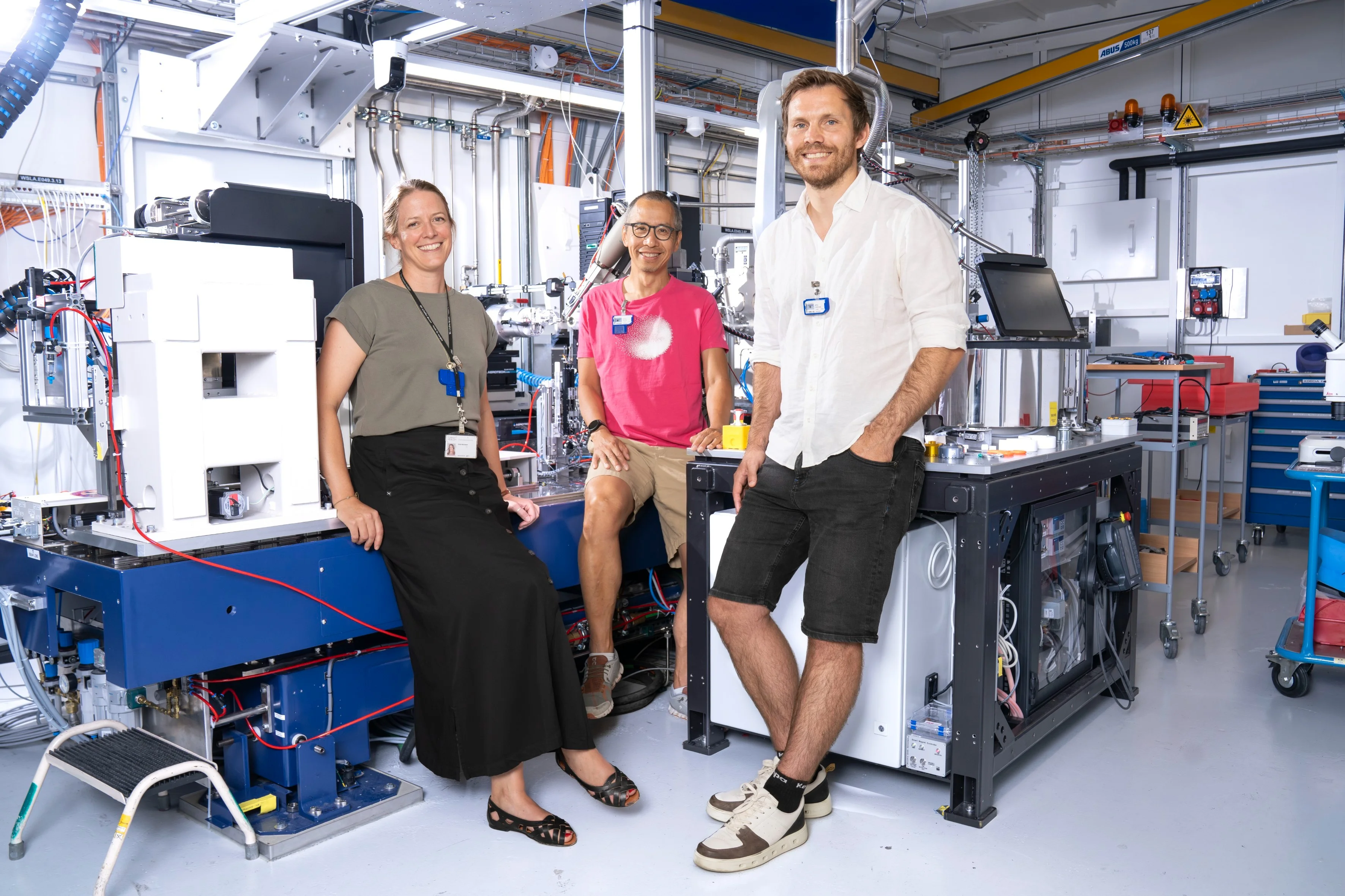 Marianne Liebi, Meitian Wang und Christian Appel (von links nach rechts) an der Synchrotron Lichtquelle Schweiz SLS. 