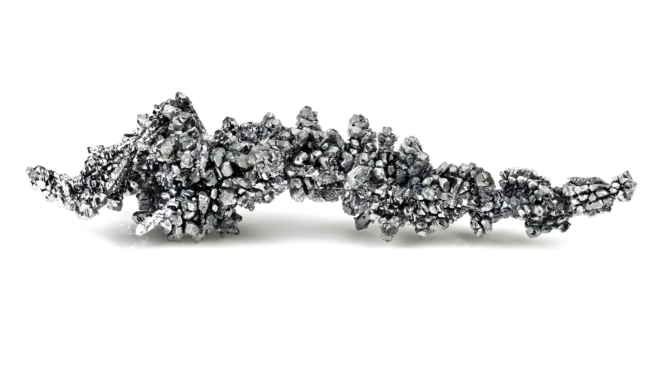 So glänzt zu 99,9 % reines Vanadium – ein Metall, das für besonders langlebige und sichere Stromspeicher in Form von Redox-Flow-Batterien eingesetzt wird. Forschende des Paul Scherrer Instituts PSI haben dazu eine dynamische Datenbank aufgebaut, um den Ausbau dieser Technologie zu beschleunigen. 