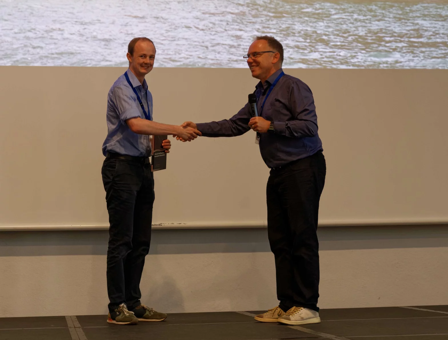 Daniel receiving the prize from Iacopo Carusotto