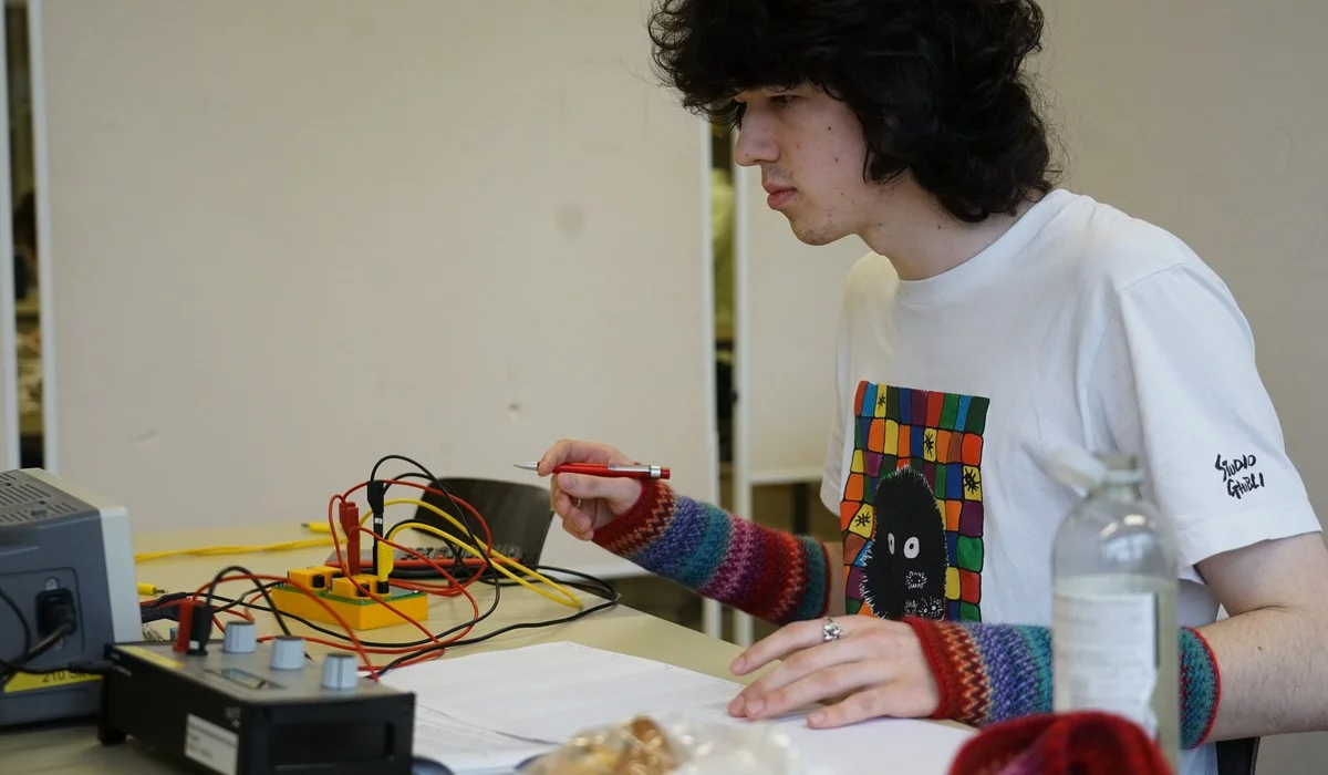 Leon beim der praktischen Prüfung am Schweizer Final in Aarau