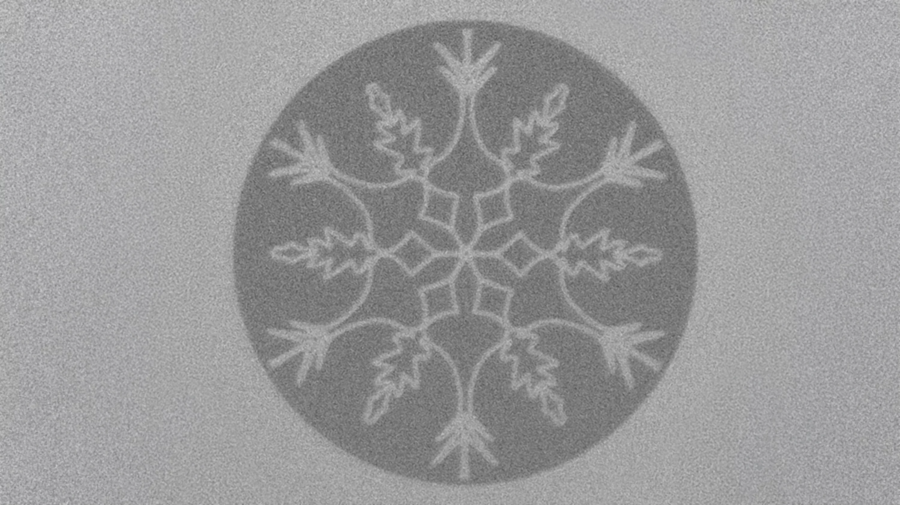Mit Laserlicht zur Schneeflocke: Diese magnetische Struktur wurde am PSI mit einem industriellen Laser erzeugt
