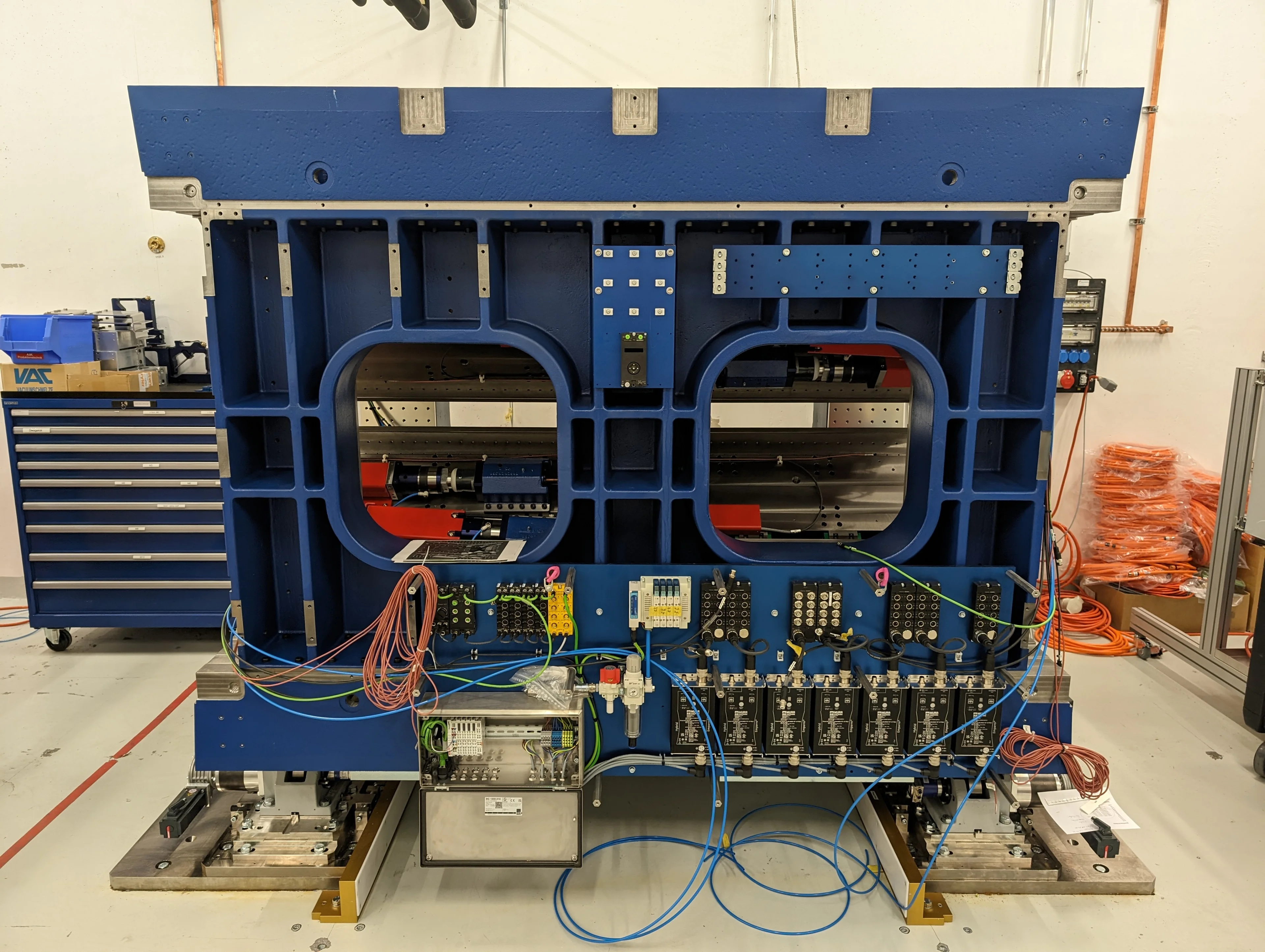 UE36knot X-type undulator.