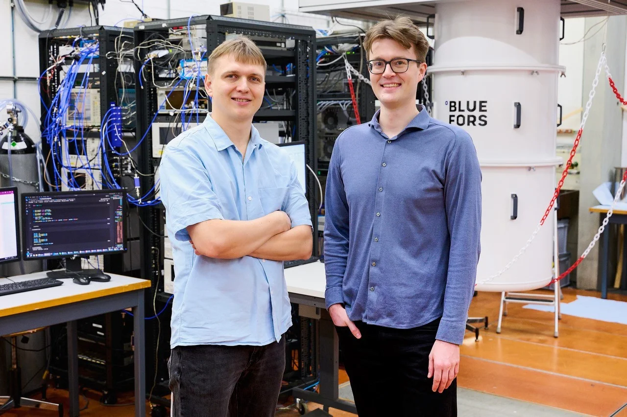 Ilya Besedin (left) and Michael Kerschbaum in front of a quantum computing setup at ETH Zurich. 