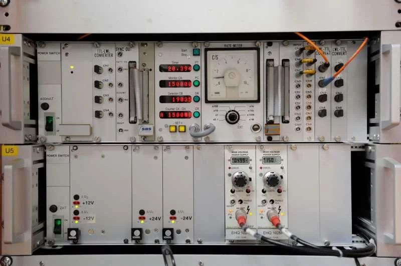 Neutron-counter and power supply