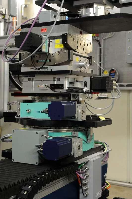 Positioning system BOA, together with the group of engineering and mechanics we setup, parameterize and support multiturn axis at our SINQ instruments.
