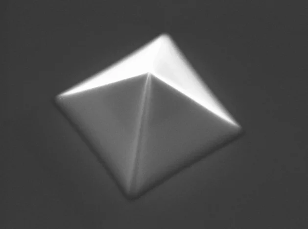 Fig.1 A metallic nanotip fabricated by molding with double-oxidation method (see Ref. 1)