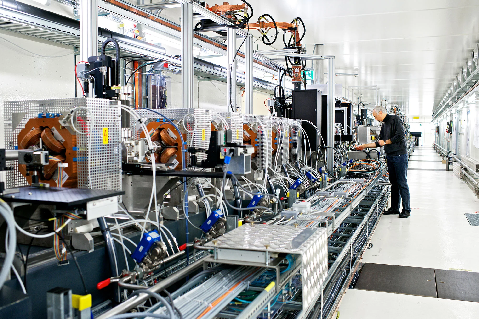 250-MeV-Injektor, der erste Teil des SwissFEL-Beschleunigers, mit Elektronenquelle. Der Injektor wurde zu Testzwecken aufgebaut. (Paul Scherrer Institut/Frank Reiser)