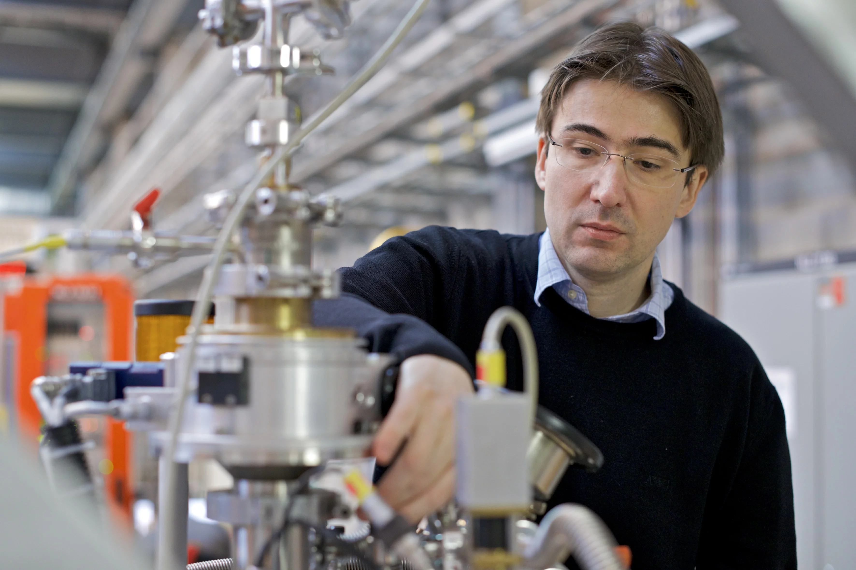 Michel Kenzelmann, head of the Laboratory for Scientific Developments and Novel Materials at PSI. (Photo: Paul Scherrer Institute/Markus Fischer)