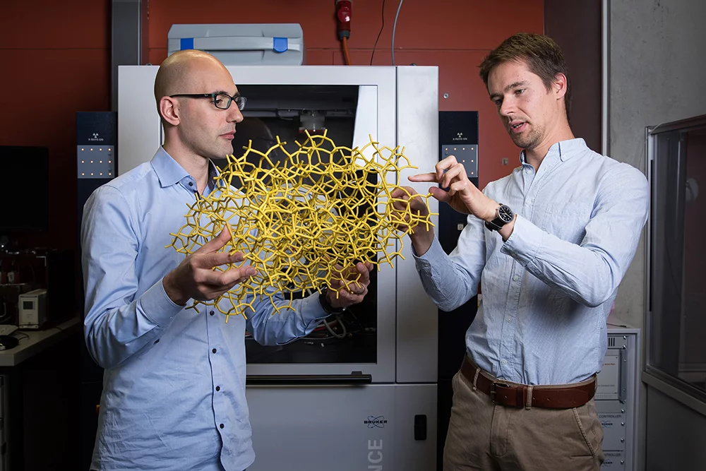 PSI scientists Marco Ranocchiari (left) and Dennis Palagin, co-authors of the Science paper. (Photo: Paul Scherrer Institute/Mahir Dzambegovic)