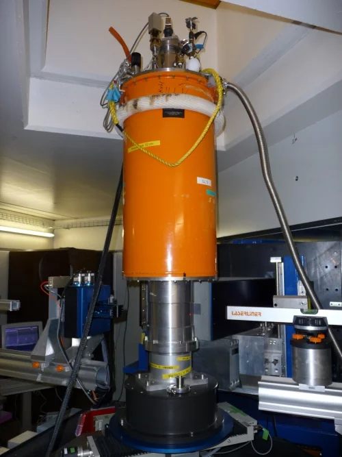 He cryostat at POLDI.