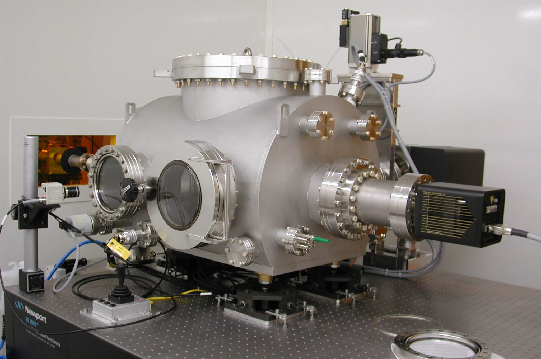 Exposure chamber as installed at the XIL endstation.