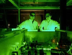 PSI researchers Mostafa Shalaby and Christoph Hauri in PSI's laser laboratory, where they produced the smallest possible flash of terahertz light. (Photo: Scanderbeg Sauer Photography)
