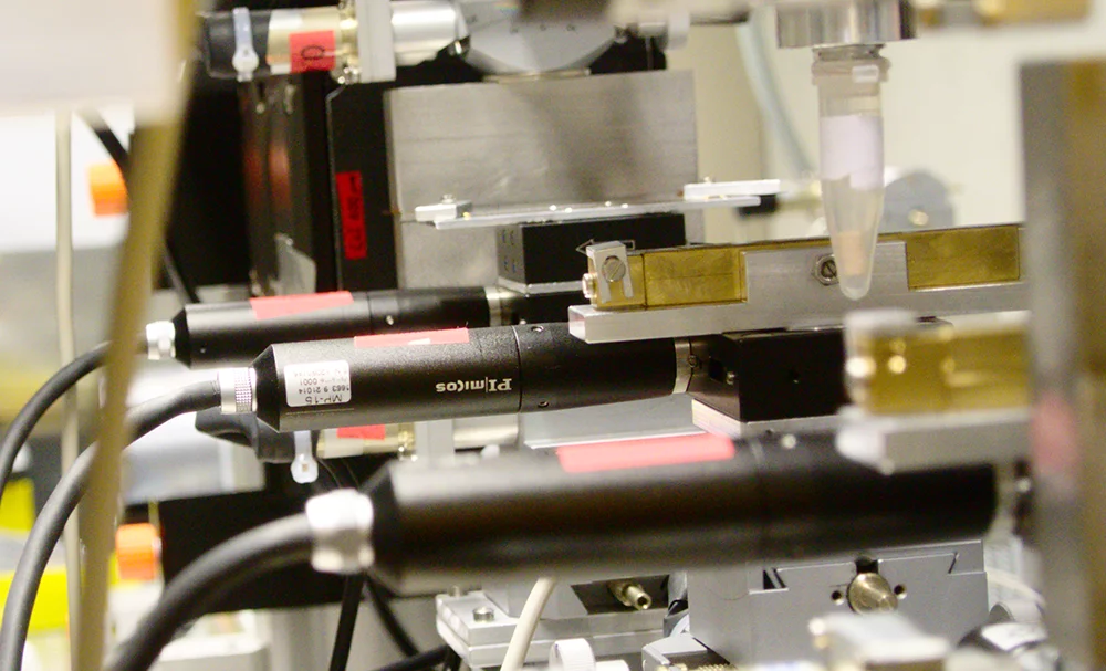 A 1D edge-on grating interferometer setup at PSI East.