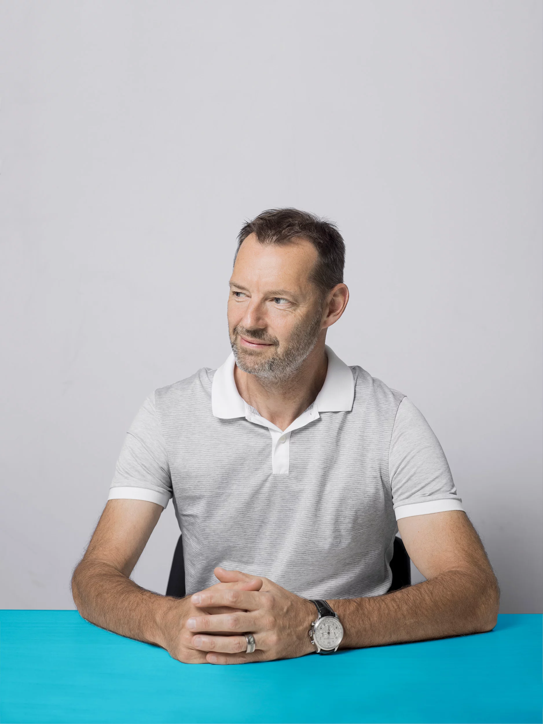 Finden Sie mit uns den richtigen Partner oder die richtige Partnerin. Rufen Sie uns an Unter Sie sucht Ihn und Er sucht Sie haben wir einige Kundeninserate platziert. Dies ist jedoch Paare, die am Kse Mit Blick auf Markt. Mann mit Niemehrallein GmbH: Partnervermittlung