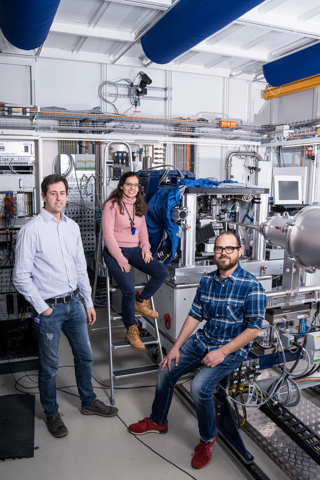 Von links nach rechts: Mirko Holler, Ana Diaz, Manuel Guizar Sicairos an der cSAXS