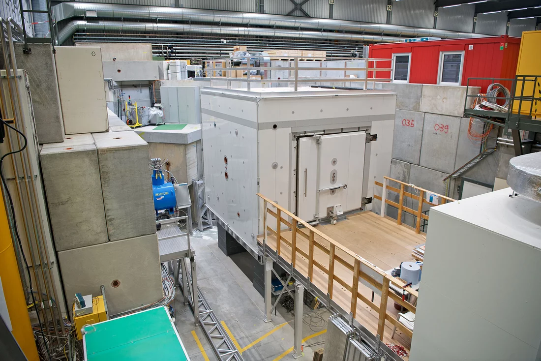Der Abschirmraum, in dem das Experiment n2EDM klären soll, ob das Neutron ein messbares elektrisches Dipolmoment besitzt oder nicht.