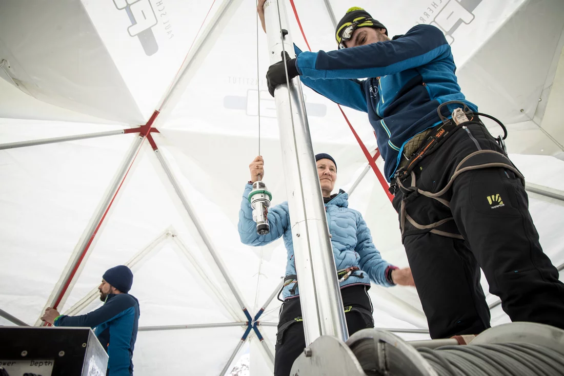 Drilling in the ice of Colle Gnifetti 