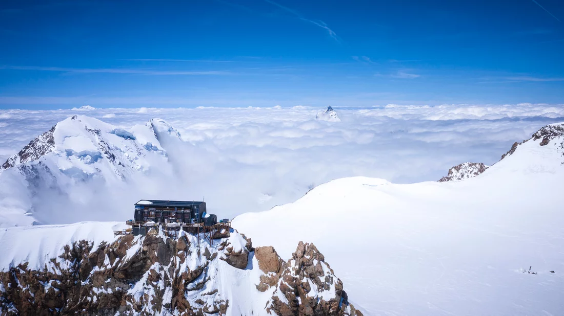 Capanna Margherita is located on the summit of Signalkuppe/Punta Gnifetti. 