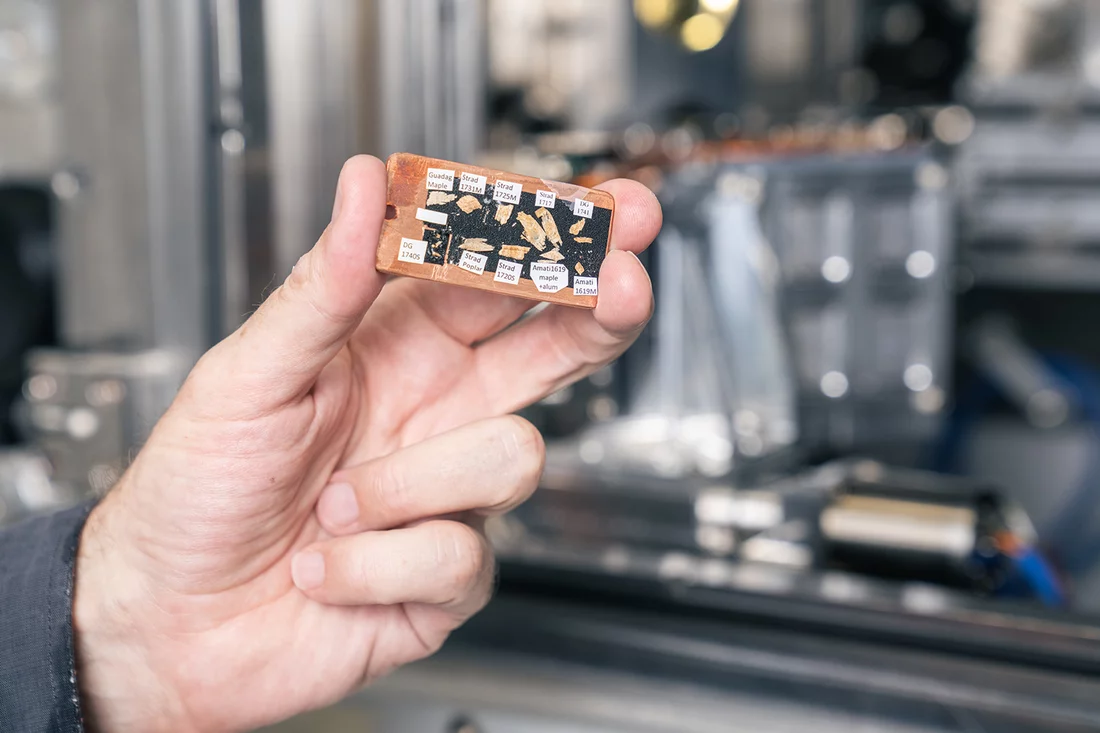 Holzproben von Stradivari-Geigen, die an der SLS gemessen wurden. 