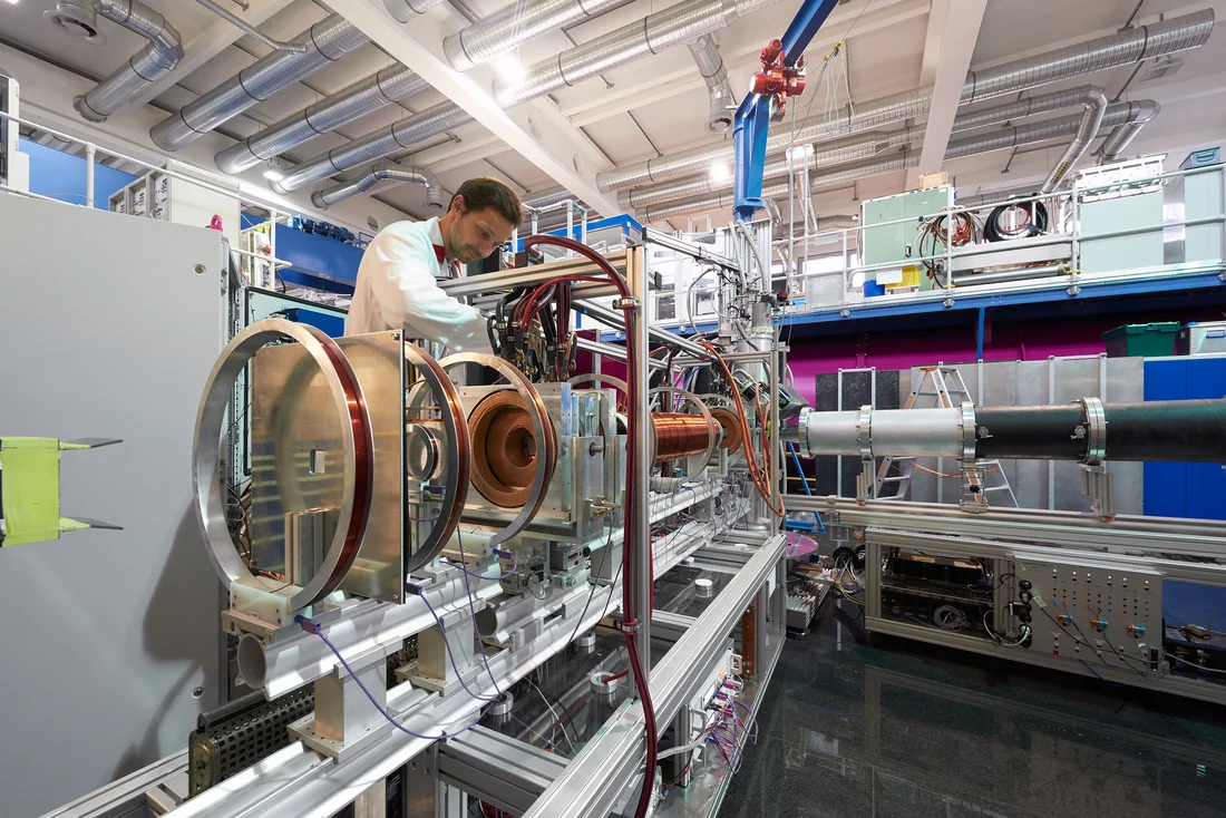 Dr. Christian Franz, instrument scientist at the Technical University of Munich, at the resonance spin echo spectrometer RESEDA of the Heinz Maier-Leibnitz Center at the Research Neutron 