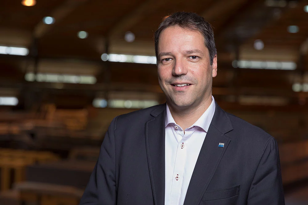 Marco Stampanoni in the hall of the Swiss Light Source SLS, where he and his team use various X-ray techniques for their research and are working on the further development of the prototype medical device, enabling 3D X-rays of breast tissue. 