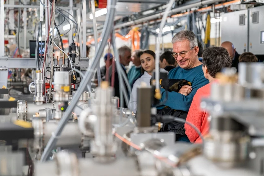 Den Besucherinnen und Besuchern standen die Grossforschungsanlagen am PSI offen, wie hier beispielsweise am Schweizer Freie-Elektronen-Röntgenlaser SwissFEL.