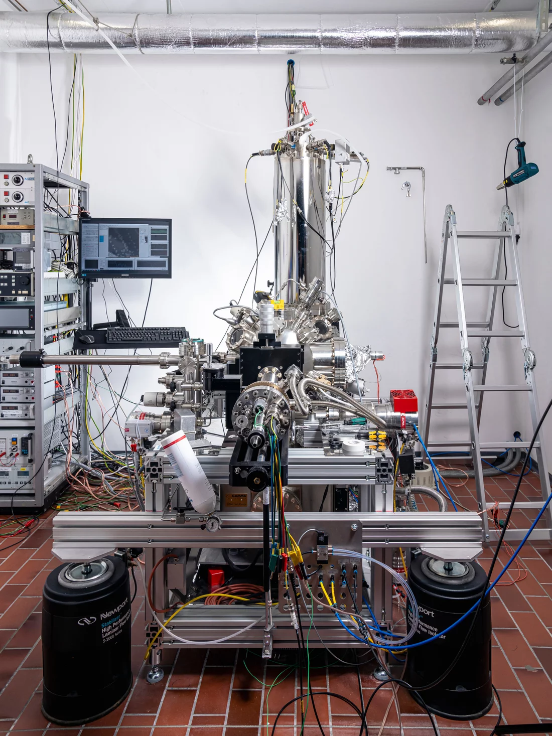 Our low-temperature scanning probe microscope