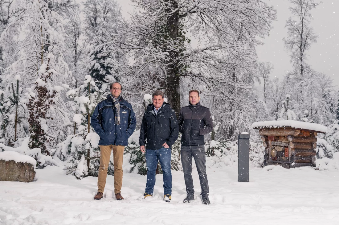 Contributions of a number of researchers at PSI were recognised in the scientific background to the 2023 Nobel Prize in Physics. These researchers include (L to R) Martin Huppert, Adrian Cavalieri and Stefan Neppl, all of whom are now working on the SwissFEL on advances that are enabling attosecond X-ray pulses. Here, they stand in the snow in the beautiful forest that surrounds SwissFEL.