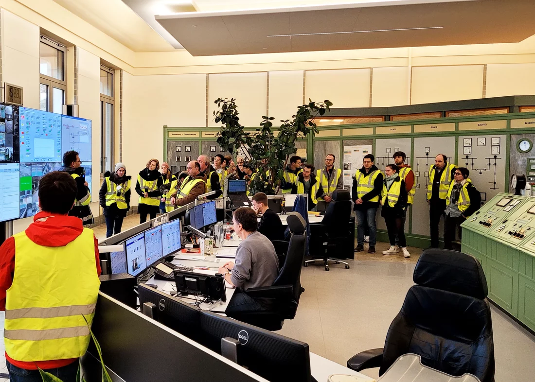 Seminar participants touring the Rudolf-Fettweis Plant in Forbach