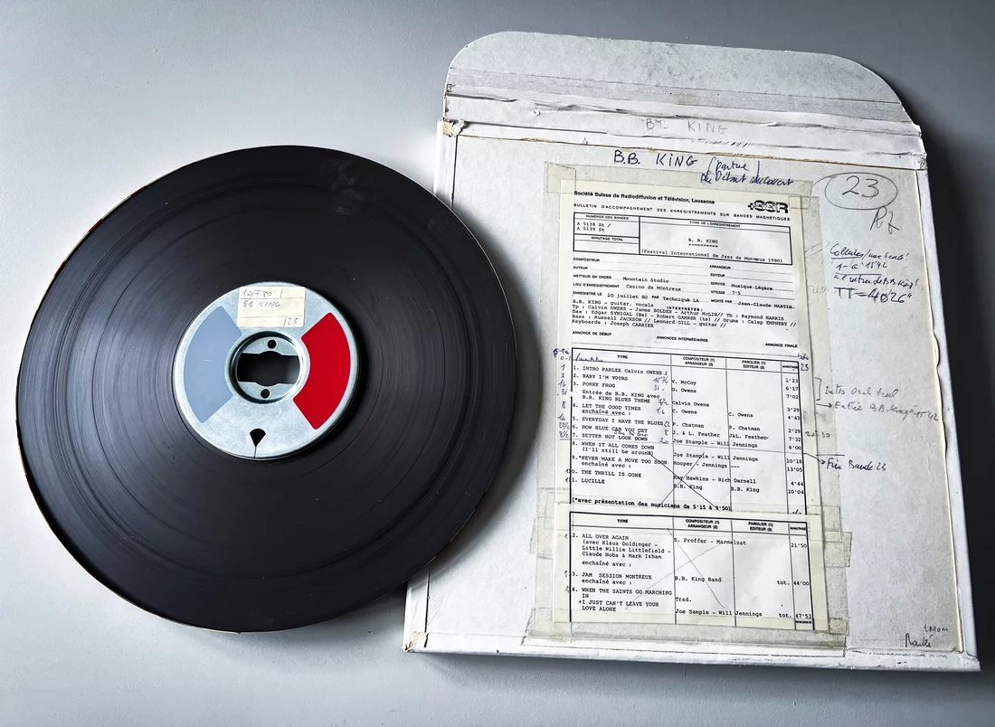 Magnetic tape with the recording of B.B. King's concert at the Montreux Jazz Festival in 1980, from the archive of the Claude Nobs Foundation. The tape is in an advanced state of decay, such that it can no longer be directly played back using conventional methods. The PSI researchers are using synchrotron light to recover the audio signal.