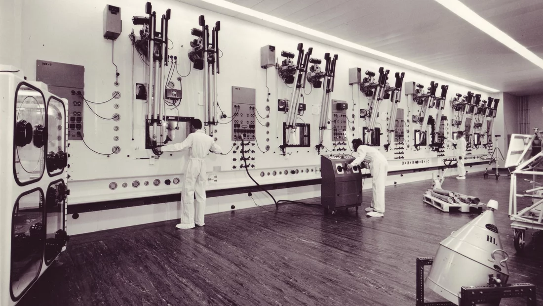 … dies erlaubt einen sicheren Umgang mit den gefährlichen Proben.