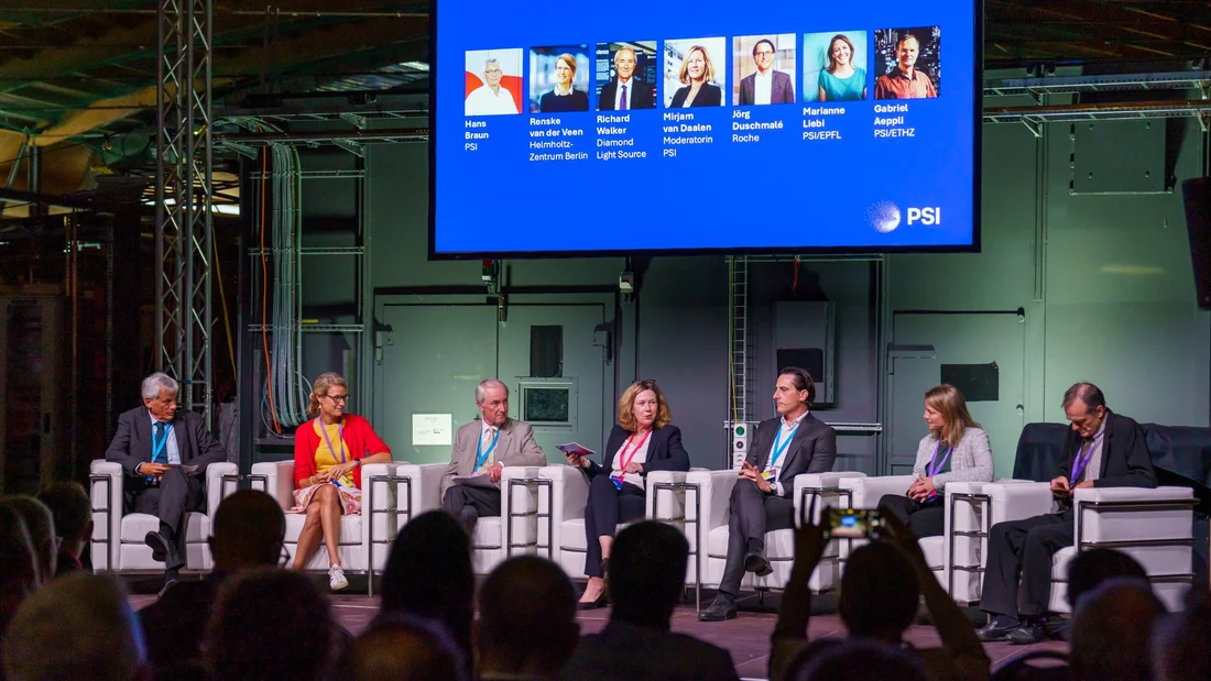 The audience were tempted with some of the scientific offerings that the new machine will bring in a panel discussion entitled ‘Illuminating the Future of Science and Innovation’. From left: Hans Braun, Renske van der Veen, Richard Walker, Mirjam van Daalen, Jörg Duschmalé, Marianne Liebi and Gabriel Aeppli. 