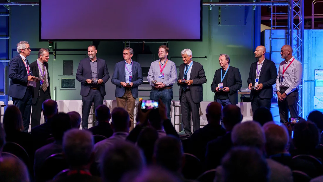   From left, Christian Rüegg, together with Gabriel Aeppli, thanked members of the SLS 2.0 project team: Markus Jörg, Alun Ashton, Jörg Raabe, Hans Braun, Terry Garvey, Romain Ganter and Phil Willmott. 