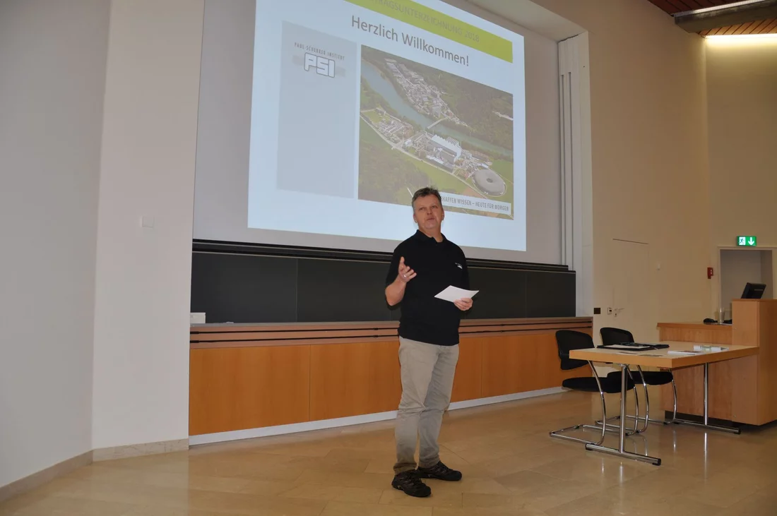 Paul Kramer begrüsst die Anwesenden