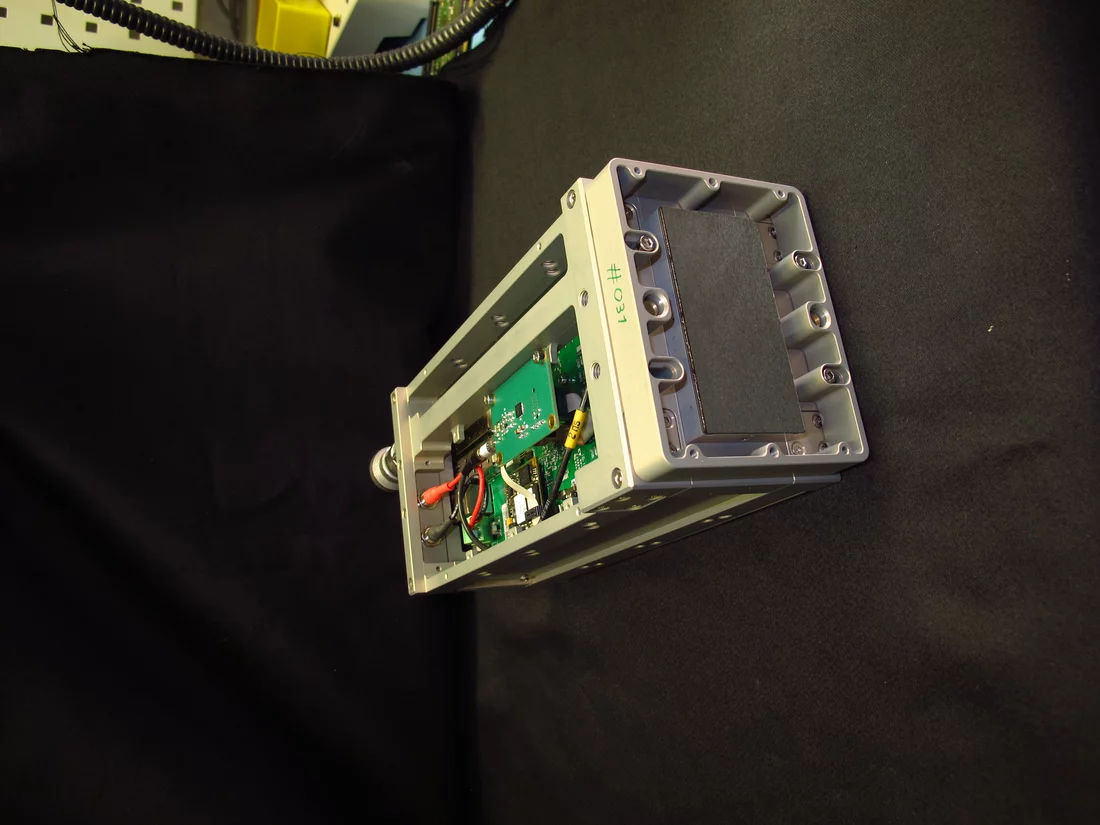 Single-module JUNGFRAU detector, liquid cooled for in-air operation.