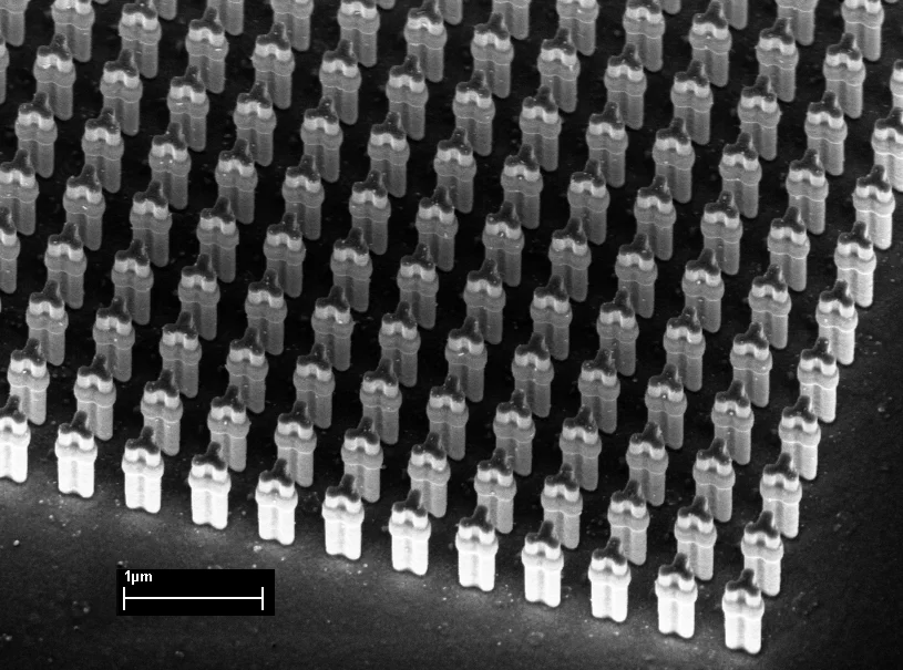 Artificial 2D crystal made of high aspect ratio structures (Gold, electroplating in a PMMA mold)