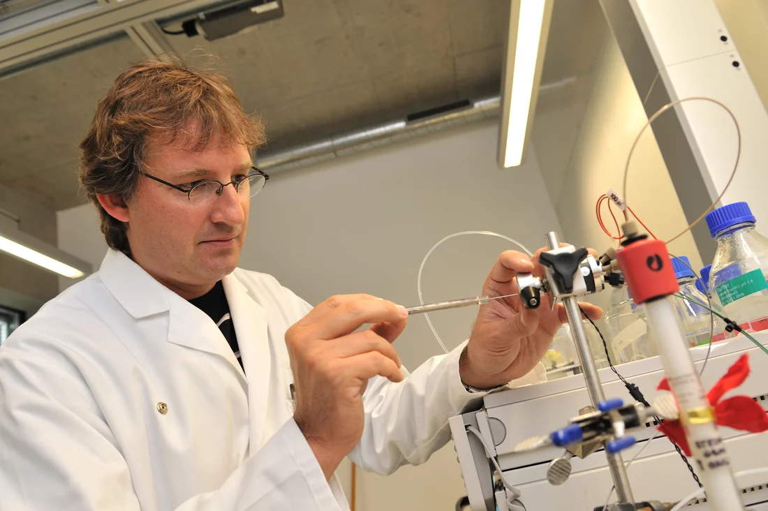 Michel Steinmetz im Biologielabor des Paul Scherrer Instituts.