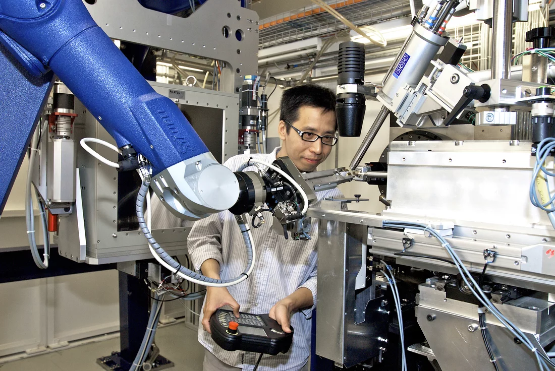 Messplatz PX III für Proteinkristallographie an der Synchrotron Lichtquelle Schweiz SLS des Paul Scherrer Instituts.