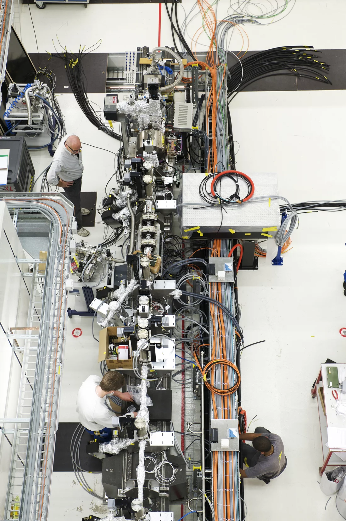 Teile des Teststands für den 250MeV-Injektor – den ersten Teil der Beschleunigerkombination – des geplanten PSI-Röntgenlasers SwissFEL. In dem Teststand werden Komponenten für den Injektor getestet und optimiert.