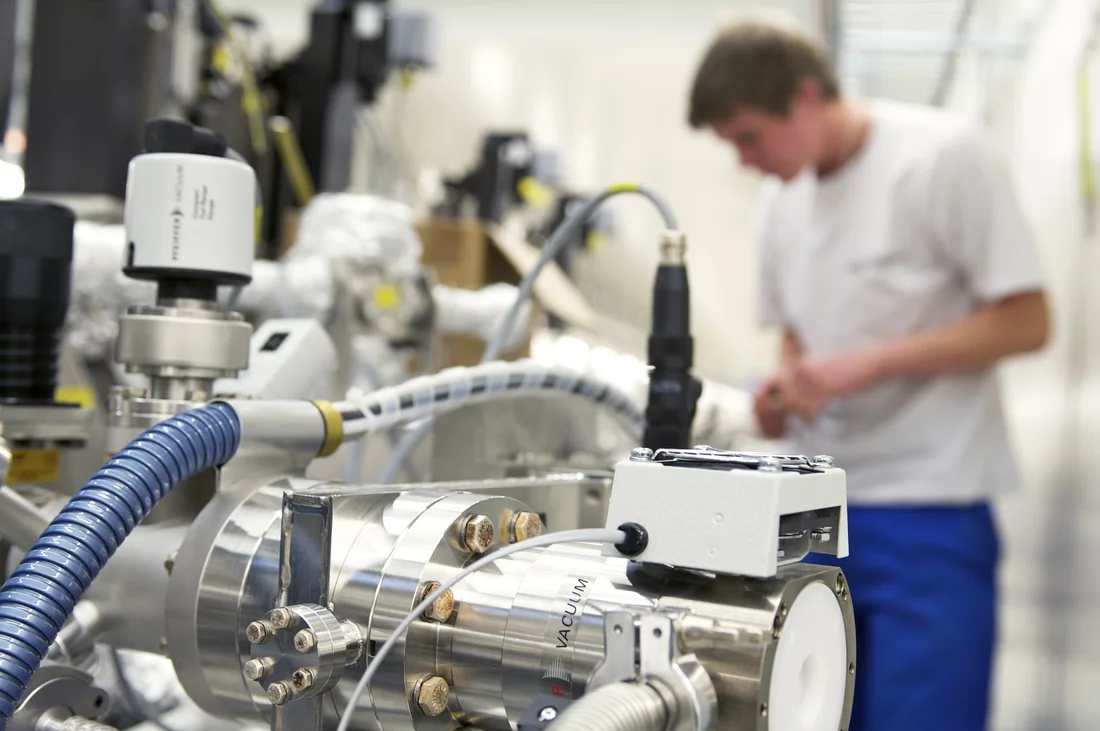 Teile des Teststands für den 250MeV-Injektor – den ersten Teil der Beschleunigerkombination – des geplanten PSI-Röntgenlasers SwissFEL. In dem Teststand werden Komponenten für den Injektor getestet und optimiert.