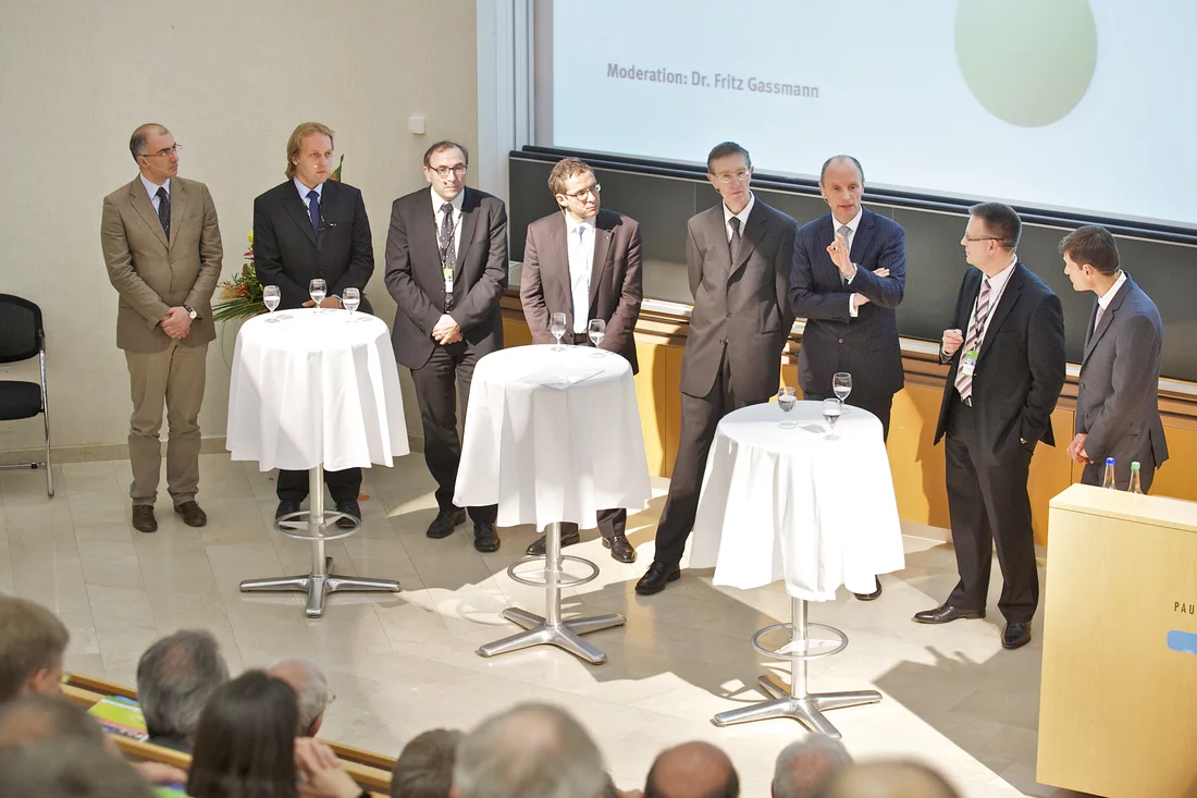 Viele der Fragen wurden an Pierre-Alain Graf, CEO von Swissgrid, gerichtet, stand doch die Zukunft der Stromnetze im Zentrum der Diskussion. (Foto: Markus Fischer, PSI)