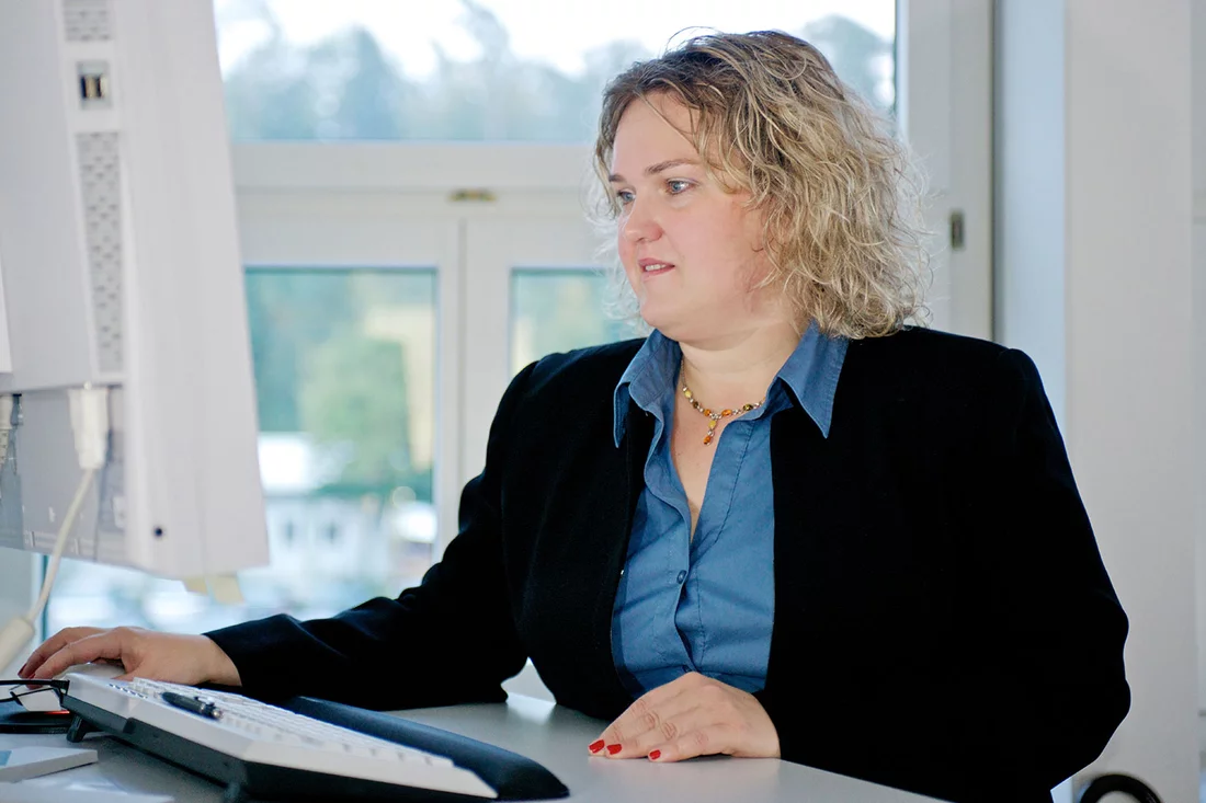 Die Forscherin Izabela Czekaj konnte mit Hilfe der DFT-Methode ein präziseres Bild des Ru-Katalysators zeichnen. Bild: Markus Fischer/ Paul Scherrer Institut.