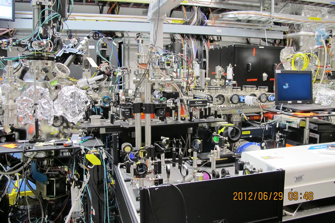 Overview of the whole experimental station at LCLS. (Photo: Joshua J. Turner/LCLS)