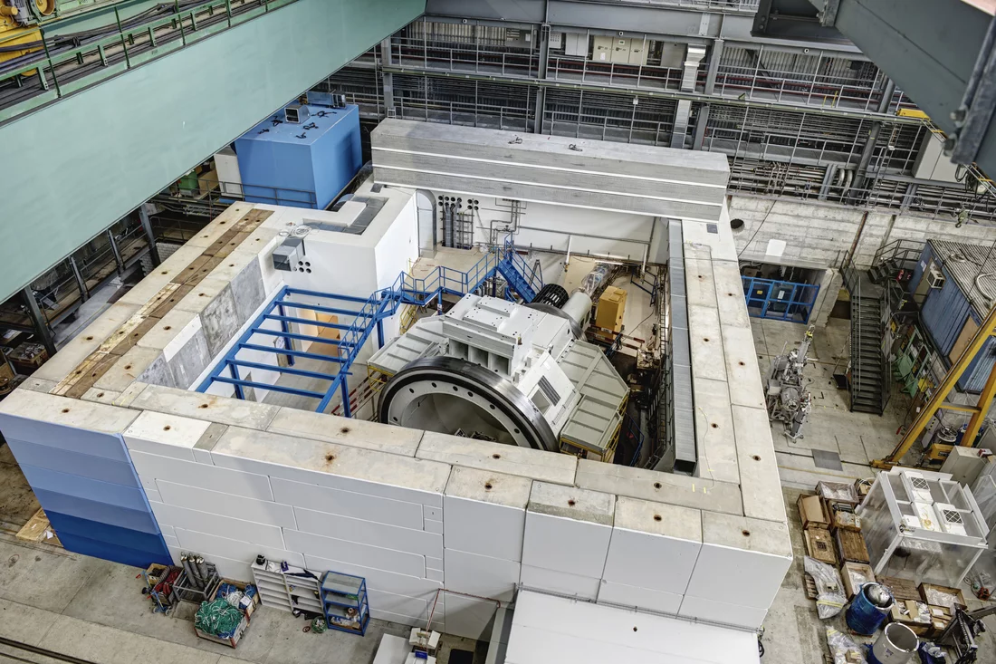 The third PSI facility where the spot-scanning technique will be used, Gantry 3, is still under construction. Here, a picture from September 2015 in which the entire facility can be seen. (Photo: Paul Scherrer Institute/Markus Fischer)