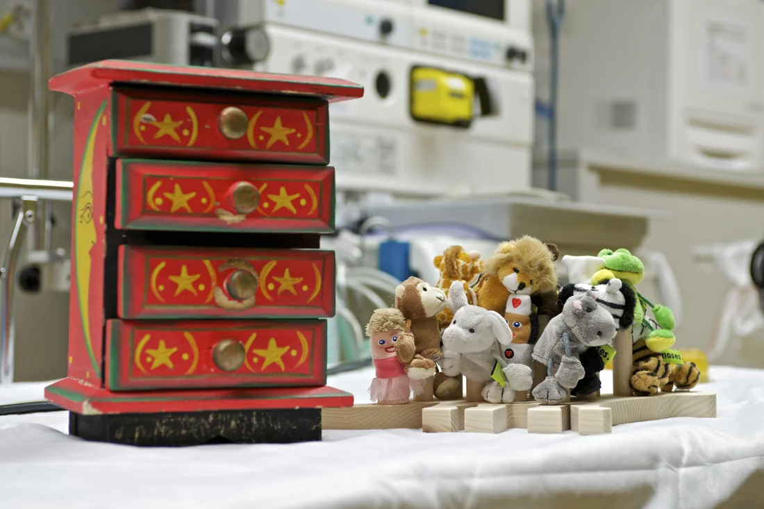 Used by staff at the CPT to help sooth children and establish trust, a large collection of finger puppets brings a smile to the faces of young patients. (Photo: Paul Scherrer Institute/Markus Fischer)