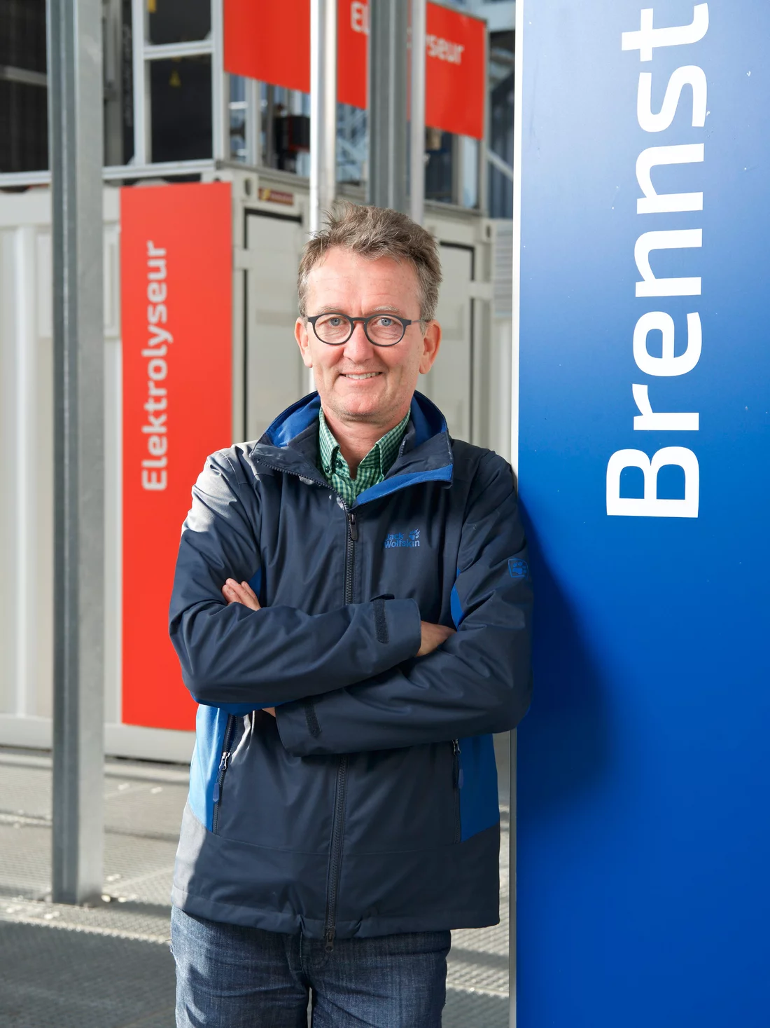 Auf der ESI-Plattform untersuchen Forschende um Felix Büchi, wie Brennstoffzellen zu einer effizienteren Energieversorgung mit Strom aus Fotovoltaik- und Windkraftanlagen beitragen können. (Foto: Paul Scherrer Institut/Markus Fischer)