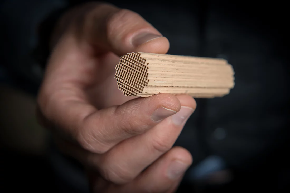 The structure of the catalyst support material is reminiscent of a sponge. The catalyst runs stably and treats the exhaust gas effectively even at low temperatures. (Photo: Paul Scherrer Institute/Mahir Dzambegovic)