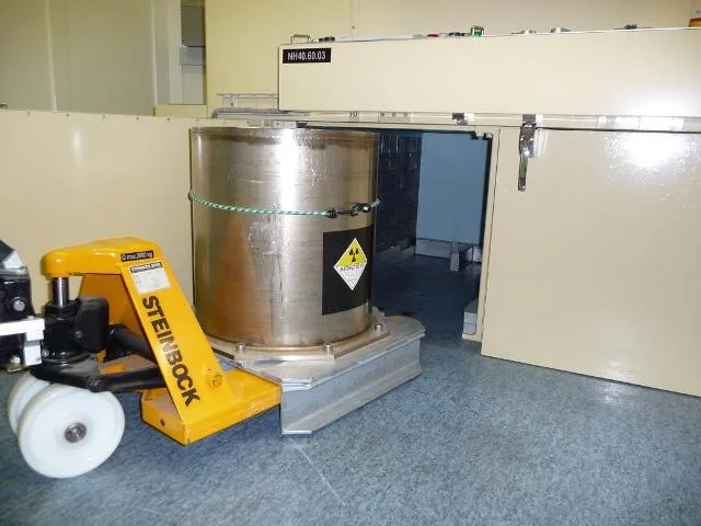 Bleigeschirmter Transportbehälter