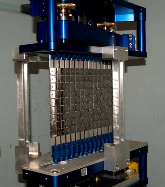 Double focusing PG monochromator